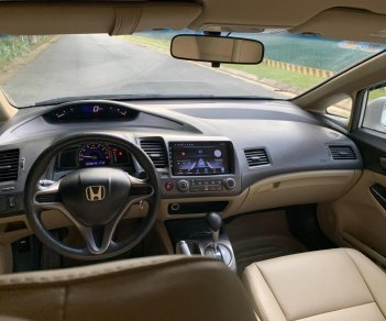 Honda Civic 2010 - Màu trắng, giá chỉ 296 triệu