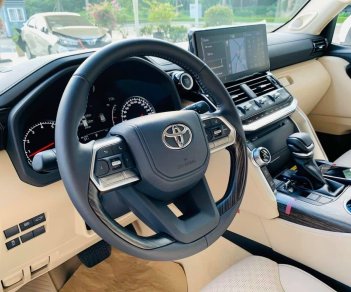 Toyota Land Cruiser 2022 - Xe có sẵn giao ngay