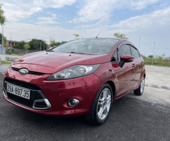 Ford Fiesta 2013 - Xe màu đỏ