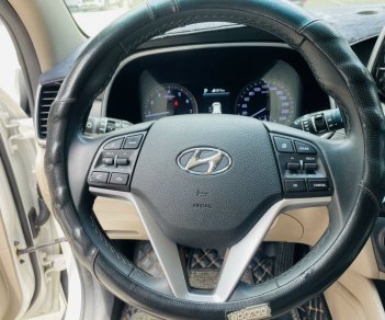 Hyundai Tucson 2019 - Màu trắng, giá chỉ 846 triệu