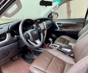 Toyota Fortuner 2019 - Cần bán gấp xe còn mới giá chỉ 989tr