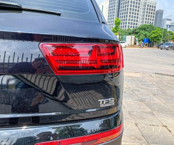 Audi Q7 2016 - Bán xe màu đen, nội thất nâu