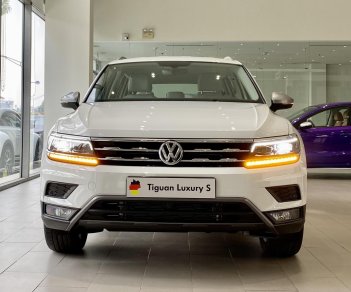 Volkswagen Tiguan 2023 - màu trắng khuyến mãi 100% trước bạ + 5 năm bảo dưỡng cho khách liên hệ Ms Minh Thư