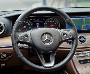 Mercedes-Benz 2018 - Màu trắng, nội thất nâu cực hiếm