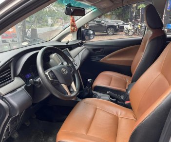 Toyota Innova 2017 - Màu bạc số sàn