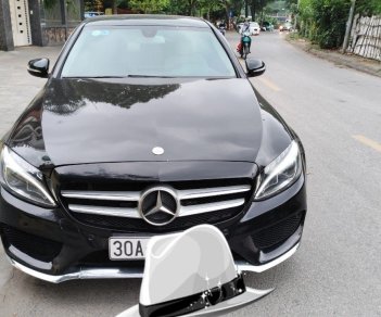 Mercedes-Benz 2015 - Màu đen, xe đẹp nguyên bản, tặng thẻ 1 năm chăm sóc xe lại Vcare