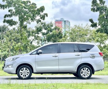 Toyota Innova 2019 - Màu bạc giá ưu đãi