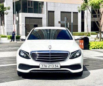 Mercedes-Benz 2016 - Màu trắng, nội thất đen