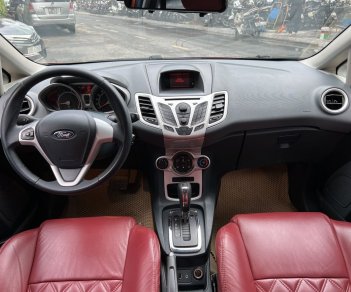 Ford Fiesta 2011 - Xe màu đỏ 