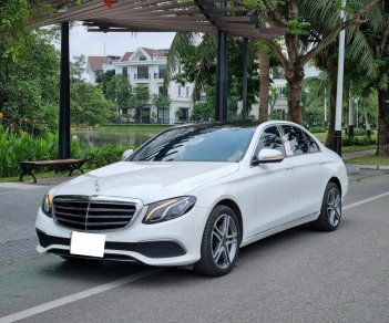 Mercedes-Benz 2018 - Màu trắng, nội thất nâu cực hiếm