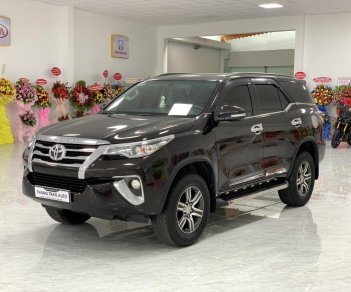 Toyota Fortuner 2017 - Cần bán lại xe siêu đẹp. Số sàn, máy dầu, 1 chủ từ đầu, hỗ trợ bank 60-70%, liên hệ giá tốt