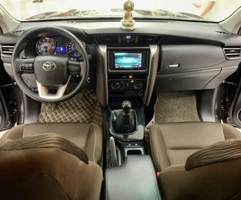 Toyota Fortuner 2017 - Cần bán lại xe siêu đẹp. Số sàn, máy dầu, 1 chủ từ đầu, hỗ trợ bank 60-70%, liên hệ giá tốt