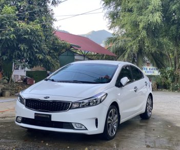 Kia Cerato 2017 - Màu trắng số sàn