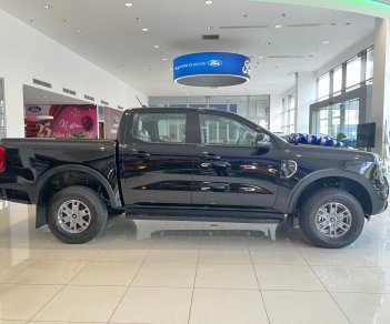 Ford Ranger 2022 - Xe màu đen, nhanh tay liên hệ