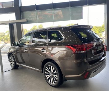 Mitsubishi Outlander 2022 - Sẵn xe màu nâu giao ngay