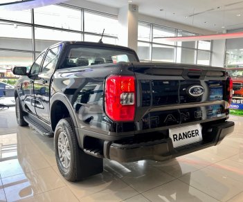 Ford Ranger 2022 - Xe màu đen, nhanh tay liên hệ