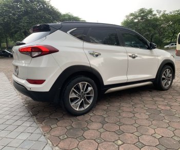 Hyundai Tucson 2017 - Bán xe màu trắng