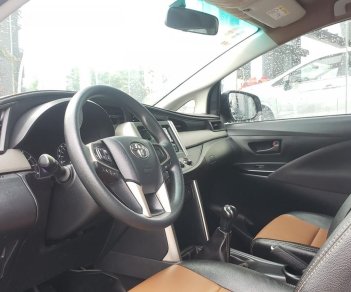 Toyota Innova 2018 - Màu bạc, biển số tỉnh
