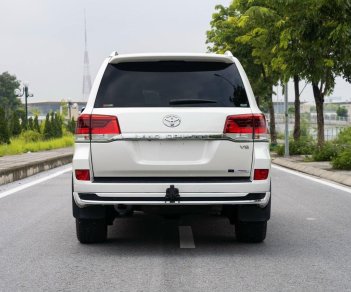 Toyota Land Cruiser 2019 - Màu trắng, nhập khẩu nguyên chiếc