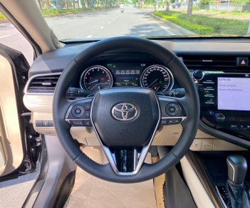 Toyota Camry 2020 - Cần bán xe đăng ký lần đầu 2020, xe gia đình giá chỉ 1 tỷ 235tr