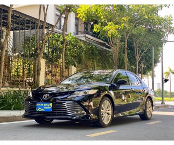 Toyota Camry 2020 - Cần bán xe đăng ký lần đầu 2020, xe gia đình giá chỉ 1 tỷ 235tr