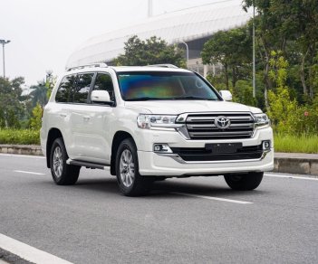 Toyota Land Cruiser 2019 - Màu trắng, nhập khẩu nguyên chiếc