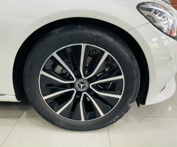 Mercedes-Benz 2019 - Bán xe đẹp lướt 10.000km như mới bao check hãng