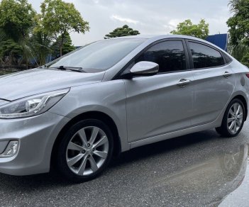 Hyundai Accent 2013 - Cần bán gấp xe gia đình giá tốt 313tr