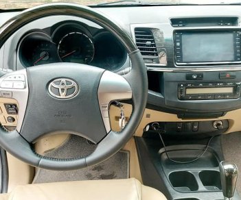 Toyota Fortuner AT 2015 - Tôi cần bán xe Fortuner 2015, số tự động, máy xăng, màu bạc còn mới tinh