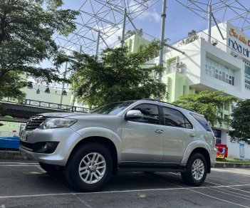 Toyota Fortuner 2014 - Bán xe màu bạc, xe zin gia đình sử dụng còn mới 99% ngay chủ cần bán