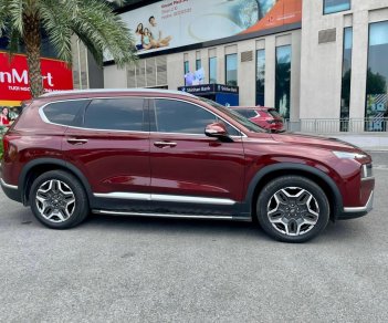 Hyundai Santa Fe 2022 - Cần bán xe chạy 7000km, màu đỏ