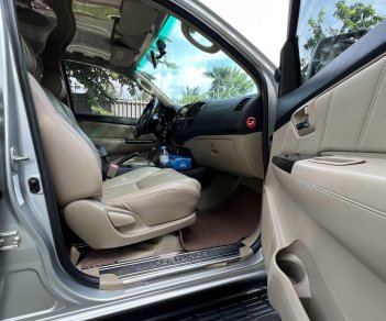 Toyota Fortuner 2014 - Bán xe màu bạc, xe zin gia đình sử dụng còn mới 99% ngay chủ cần bán