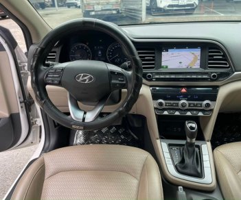 Hyundai Elantra 2021 - Xe màu trắng số tự động