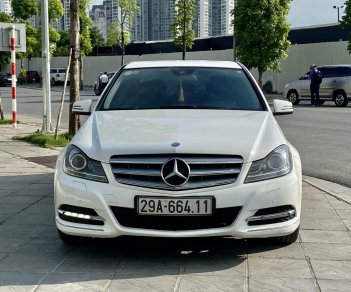 Mercedes-Benz C200 2012 - Cần bán lại xe lăn bánh 8v km