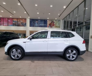 Volkswagen Tiguan 2018 - VOLKSWAGEN TIGUAN LUXURY S TRẮNG NỘI THẤT KEM GIẢM 100% PHÍ TRƯỚC BẠ