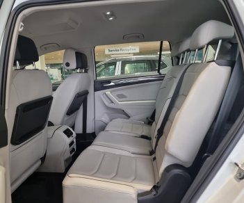 Volkswagen Tiguan 2018 - VOLKSWAGEN TIGUAN LUXURY S TRẮNG NỘI THẤT KEM GIẢM 100% PHÍ TRƯỚC BẠ