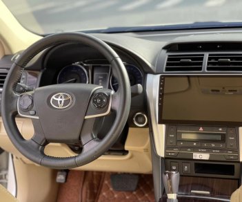 Toyota Camry 2019 - Màu trắng, xe nhập