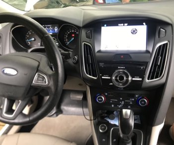 Ford Focus 2018 - Màu trắng, giá chỉ 630 triệu