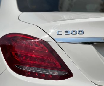 Mercedes-Benz C300 2016 - Màu trắng