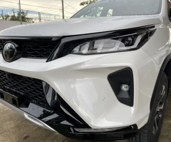 Toyota Fortuner 2022 - Màu trắng