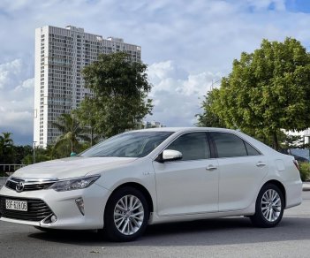 Toyota Camry 2019 - Màu trắng, xe nhập