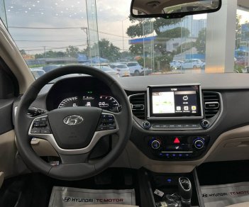 Hyundai Accent 2022 - Trắng, đỏ - Xe sẵn giao ngay