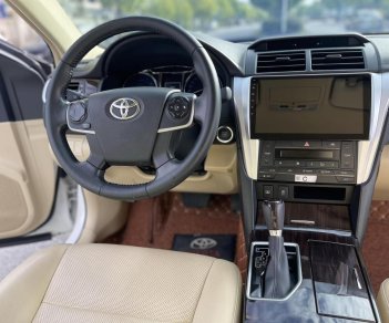 Toyota Camry 2019 - Màu trắng, xe nhập