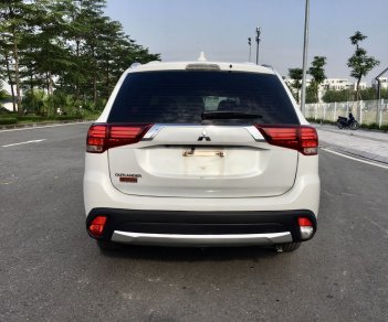 Mitsubishi Outlander 2019 - Màu trắng, tên tư nhân