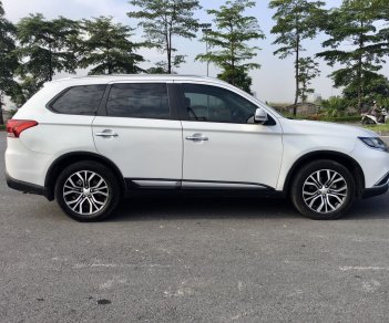 Mitsubishi Outlander 2019 - Màu trắng, tên tư nhân