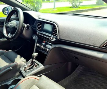 Hyundai Elantra 2020 - Đây là xe bản cao nhất được trang bị máy thế hệ mới GDI 1.6 Tubo tiết kiệm xăng giá cao hơn xứng đáng đồng tiền bỏ ra