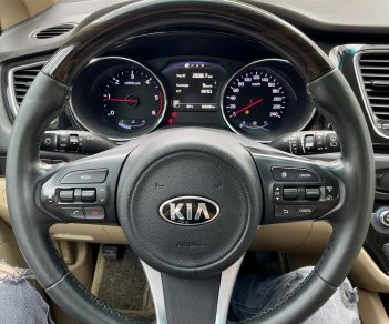 Kia Sedona 2017 - màu trắng full dầu