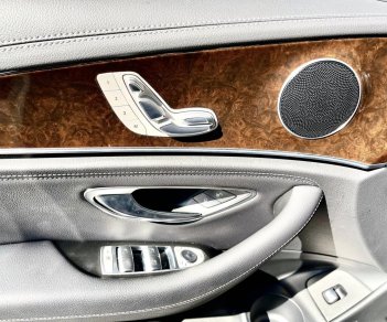 Mercedes-Benz 2021 - Lăn bánh 1 vạn 4, còn 3 năm bảo hành hãng, trả trước 500 triệu nhận xe ngay