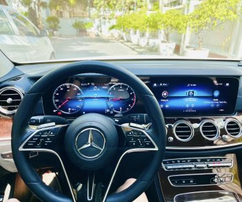 Mercedes-Benz 2021 - Lăn bánh 1 vạn 4, còn 3 năm bảo hành hãng, trả trước 500 triệu nhận xe ngay