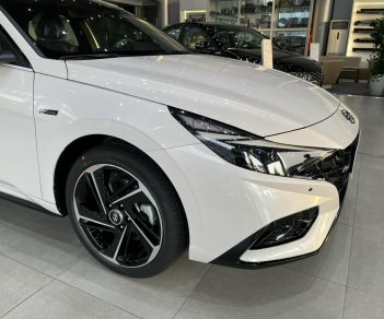 Hyundai Elantra 2022 - Model 2023, sẵn xe giao ngay, giảm tiền mặt, tặng phụ kiện, gói BH